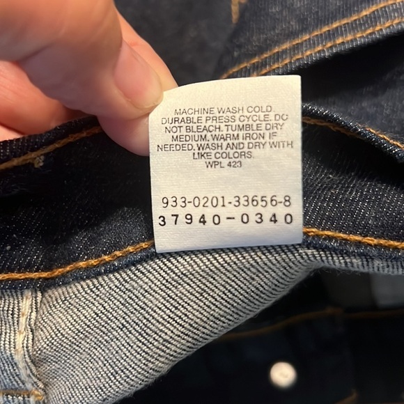 🌺LEVI’s Jean Shorts—washed never worn--Dark Wash Denim Shorts Size 3 Jr.🌺 - Picture 6 of 6